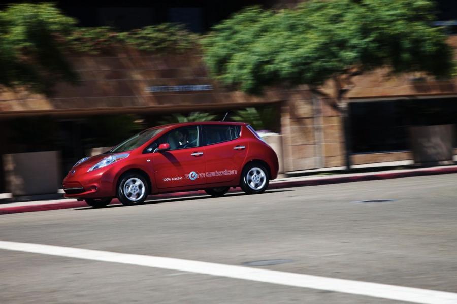  Nissan Leaf 2012 года  (фото 2 из 45)